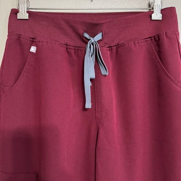 Figs Zamora jogger in cranberry color size petite medium - Picture 3 of 9